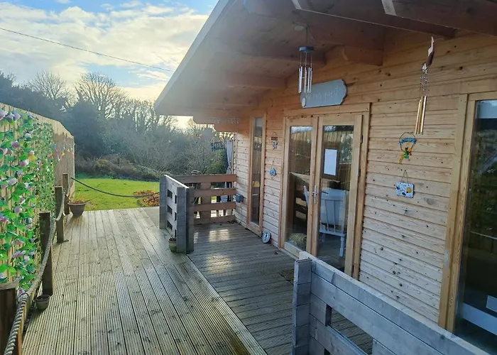 Luxury Log Cabin With Wood Fired Hot Tub